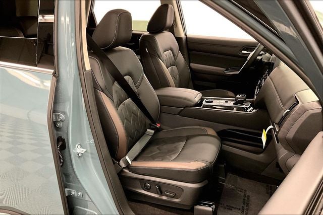 2026 Nissan Pathfinder Platinum 4WD - Accent and Cargo Packages