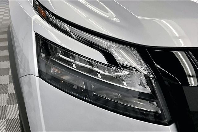 2025 Nissan Pathfinder Platinum 4WD - Black Appearance, Lighting, Cargo Pkgs