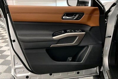 2025 Nissan Pathfinder Platinum 4WD - Black Appearance, Lighting, Cargo Pkgs