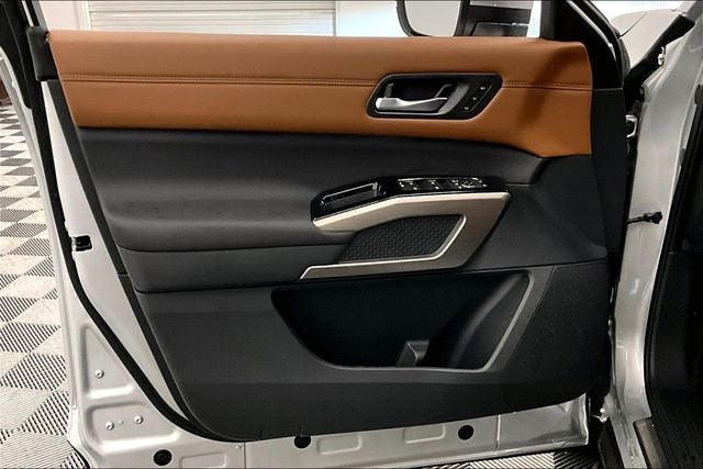 2025 Nissan Pathfinder Platinum 4WD - Black Appearance, Lighting, Cargo Pkgs