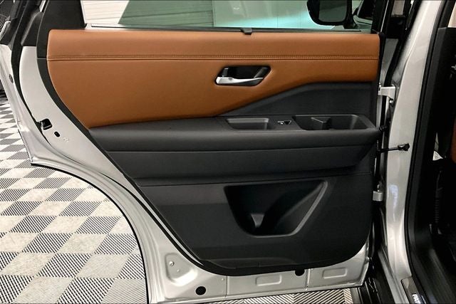 2025 Nissan Pathfinder Platinum 4WD - Black Appearance, Lighting, Cargo Pkgs