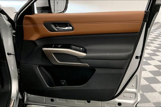 2025 Nissan Pathfinder Platinum 4WD - Black Appearance, Lighting, Cargo Pkgs