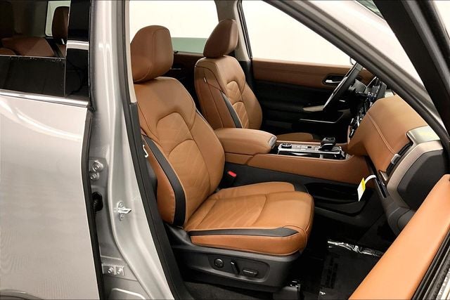 2025 Nissan Pathfinder Platinum 4WD - Black Appearance, Lighting, Cargo Pkgs