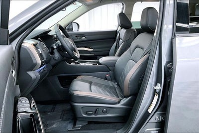 2025 Nissan Pathfinder Platinum 4WD - Black Appearance, Lighting, Cargo Pkgs