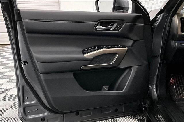 2025 Nissan Pathfinder Platinum 4WD - Black Appearance, Lighting, Cargo Pkgs