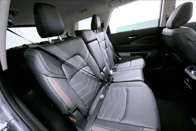 2025 Nissan Pathfinder Platinum 4WD - Black Appearance, Lighting, Cargo Pkgs