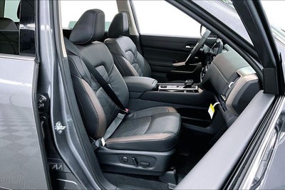 2025 Nissan Pathfinder Platinum 4WD - Black Appearance, Lighting, Cargo Pkgs