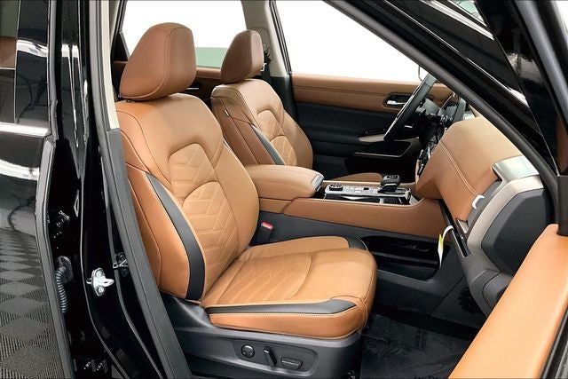 2025 Nissan Pathfinder Platinum 4WD - Black Appearance, Lighting, Cargo Pkgs