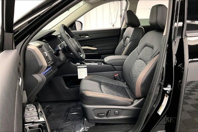 2025 Nissan Pathfinder Platinum 4WD - Black Appearance, Lighting, Cargo Pkgs