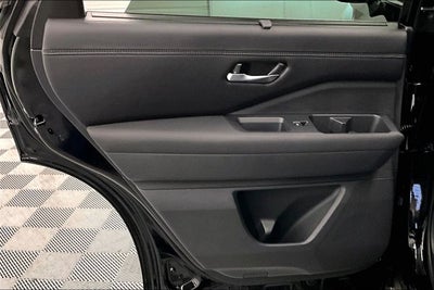 2025 Nissan Pathfinder Platinum 4WD - Black Appearance, Lighting, Cargo Pkgs