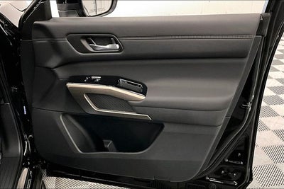 2025 Nissan Pathfinder Platinum 4WD - Black Appearance, Lighting, Cargo Pkgs