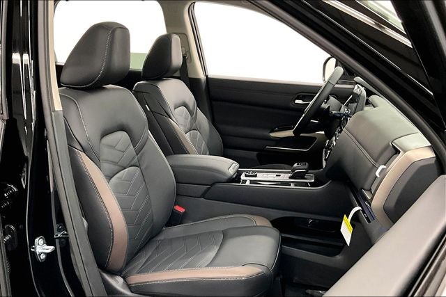 2025 Nissan Pathfinder Platinum 4WD - Black Appearance, Lighting, Cargo Pkgs