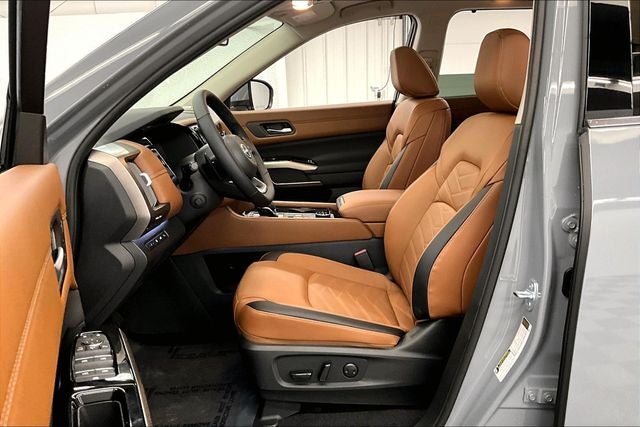 2025 Nissan Pathfinder Platinum 4WD - Black Appearance, Lighting, Cargo Pkgs