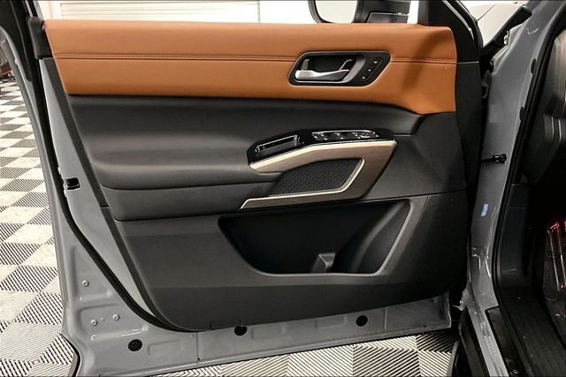 2025 Nissan Pathfinder Platinum 4WD - Black Appearance, Lighting, Cargo Pkgs