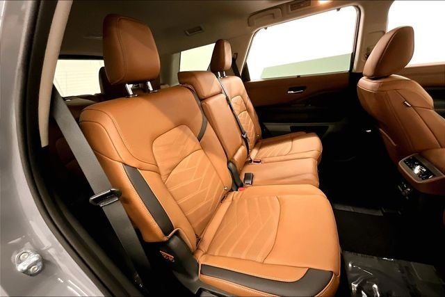 2025 Nissan Pathfinder Platinum 4WD - Black Appearance, Lighting, Cargo Pkgs