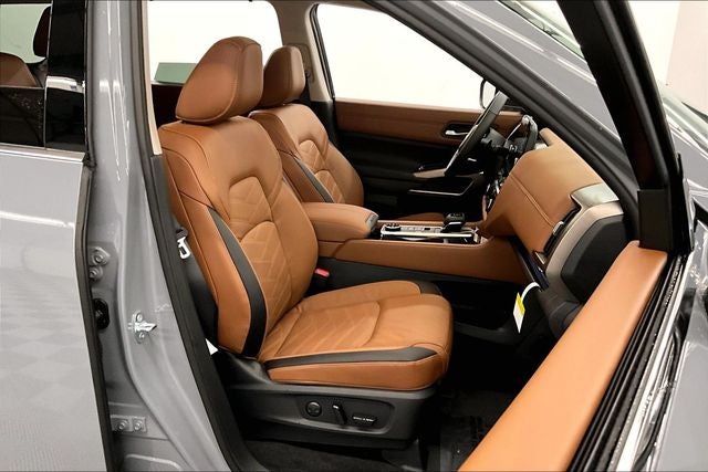 2025 Nissan Pathfinder Platinum 4WD - Black Appearance, Lighting, Cargo Pkgs