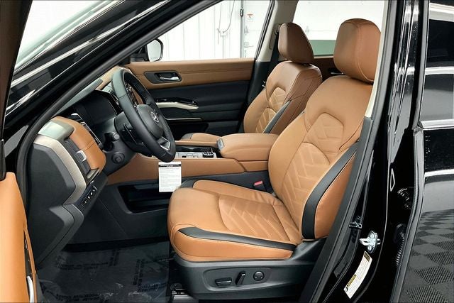 2025 Nissan Pathfinder Platinum 4WD - Lighting and Cargo Packages