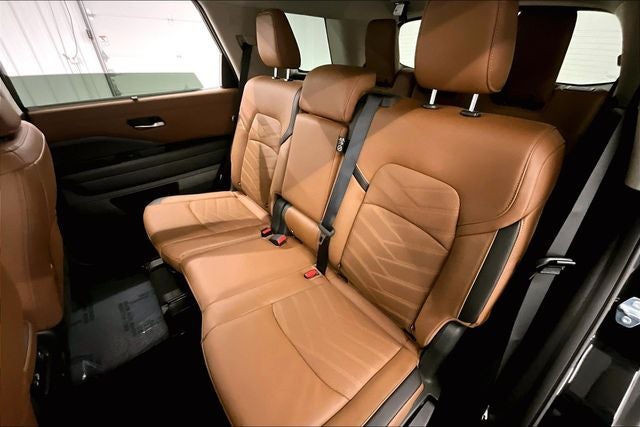 2025 Nissan Pathfinder Platinum 4WD - Lighting and Cargo Packages