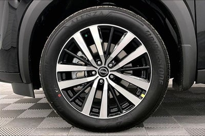 2025 Nissan Pathfinder Platinum 4WD - Lighting and Cargo Packages