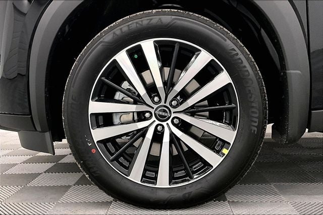 2025 Nissan Pathfinder Platinum 4WD - Lighting and Cargo Packages