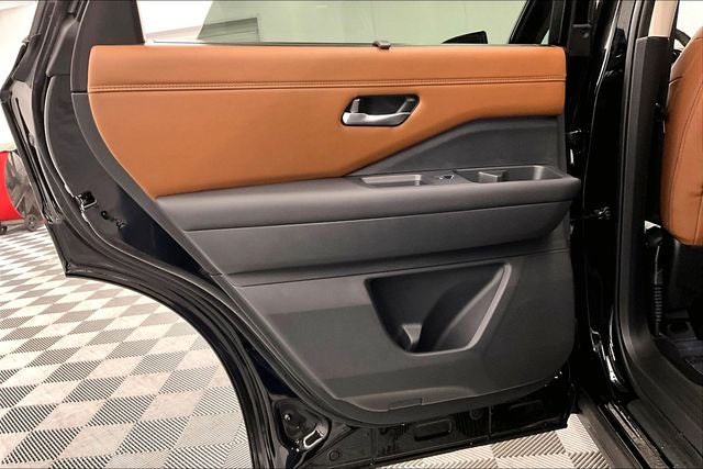 2025 Nissan Pathfinder Platinum 4WD - Lighting and Cargo Packages