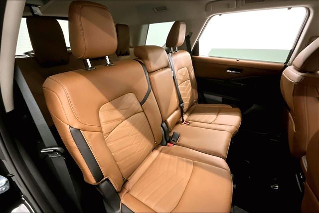 2025 Nissan Pathfinder Platinum 4WD - Lighting and Cargo Packages