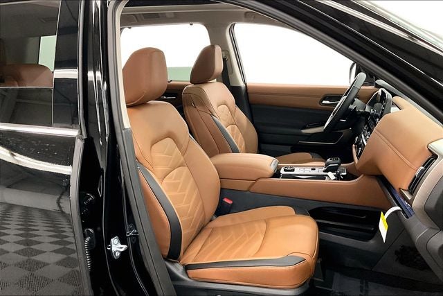 2025 Nissan Pathfinder Platinum 4WD - Lighting and Cargo Packages