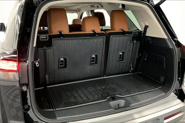 2025 Nissan Pathfinder Platinum 4WD - Lighting and Cargo Packages