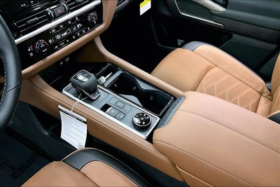 2025 Nissan Pathfinder Platinum 4WD - Lighting and Cargo Packages