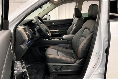 2025 Nissan Pathfinder Platinum 4WD - Black Appearance, Lighting, Cargo Pkgs