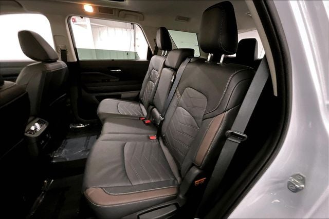 2025 Nissan Pathfinder Platinum 4WD - Black Appearance, Lighting, Cargo Pkgs