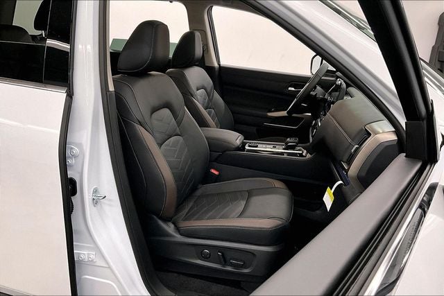 2025 Nissan Pathfinder Platinum 4WD - Black Appearance, Lighting, Cargo Pkgs