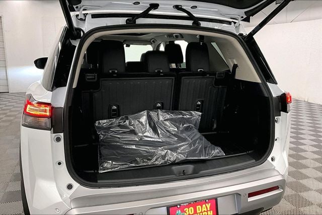 2025 Nissan Pathfinder Platinum 4WD - Black Appearance, Lighting, Cargo Pkgs