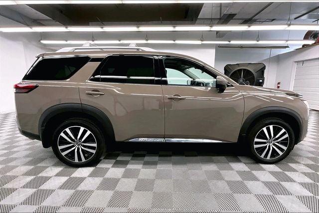 2025 Nissan Pathfinder Platinum 4x4-Pano Roof-Adaptive Cruise-Htd/Cooled Leather