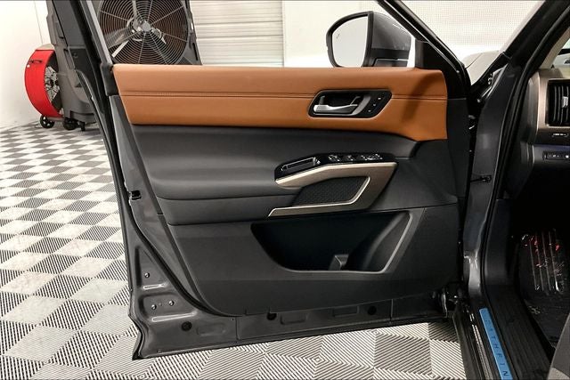 2025 Nissan Pathfinder Platinum 4WD - Cargo Package