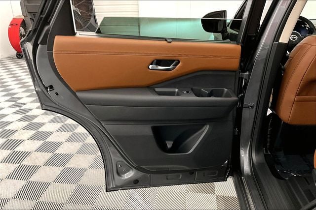 2025 Nissan Pathfinder Platinum 4WD - Cargo Package