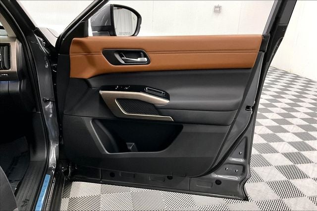 2025 Nissan Pathfinder Platinum 4WD - Cargo Package