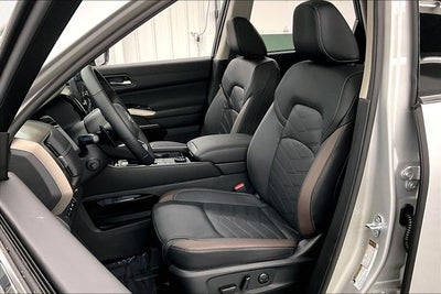 2025 Nissan Pathfinder Platinum 4WD - Black Appearance, Lighting, Cargo Pkgs