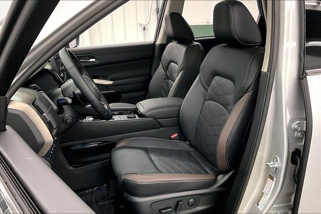 2025 Nissan Pathfinder Platinum 4WD - Black Appearance, Lighting, Cargo Pkgs