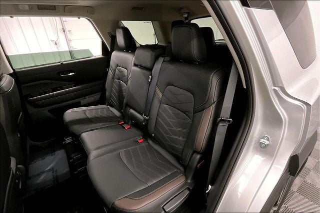 2025 Nissan Pathfinder Platinum 4WD - Black Appearance, Lighting, Cargo Pkgs