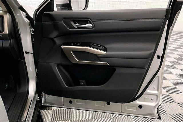 2025 Nissan Pathfinder Platinum 4WD - Black Appearance, Lighting, Cargo Pkgs