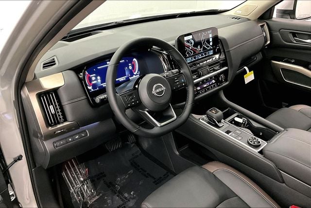 2025 Nissan Pathfinder Platinum 4WD - Black Appearance, Lighting, Cargo Pkgs