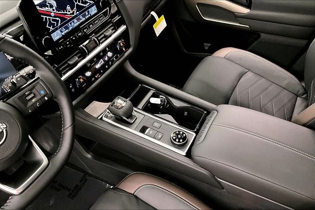 2025 Nissan Pathfinder Platinum 4WD - Black Appearance, Lighting, Cargo Pkgs