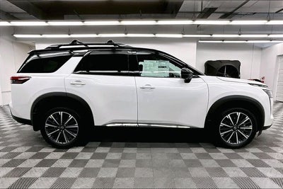 2026 Nissan Pathfinder Platinum 4WD - Accent, Captain Chairs, Cargo Pkgs