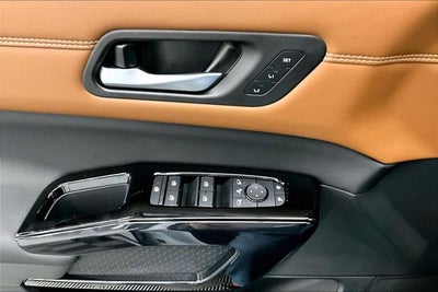 2026 Nissan Pathfinder Platinum 4WD - Accent, Captain Chairs, Cargo Pkgs