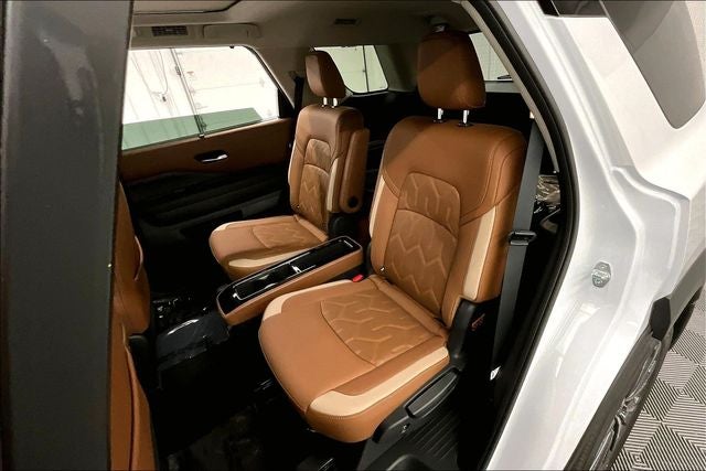 2026 Nissan Pathfinder Platinum 4WD - Captain Chairs, Accent, Cargo, Lighting Pkgs