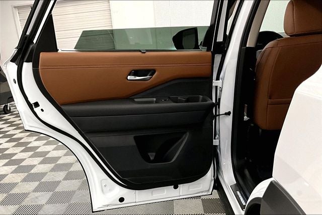 2026 Nissan Pathfinder Platinum 4WD - Captain Chairs, Accent, Cargo, Lighting Pkgs