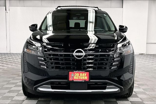 2026 Nissan Pathfinder Platinum 4WD - Captain Chairs and Cargo Pkgs