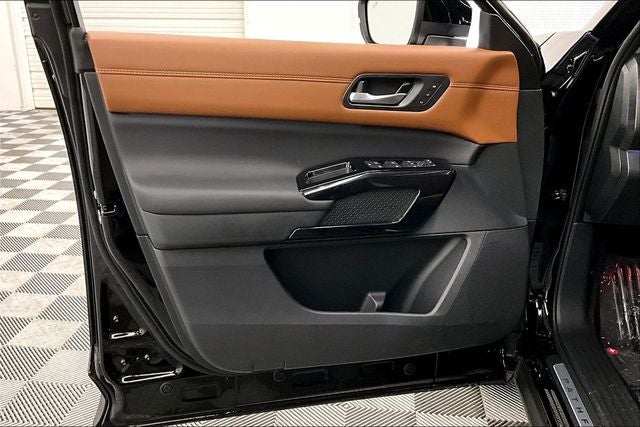 2026 Nissan Pathfinder Platinum 4WD - Captain Chairs and Cargo Pkgs