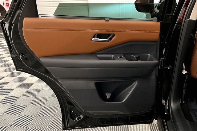 2026 Nissan Pathfinder Platinum 4WD - Captain Chairs and Cargo Pkgs